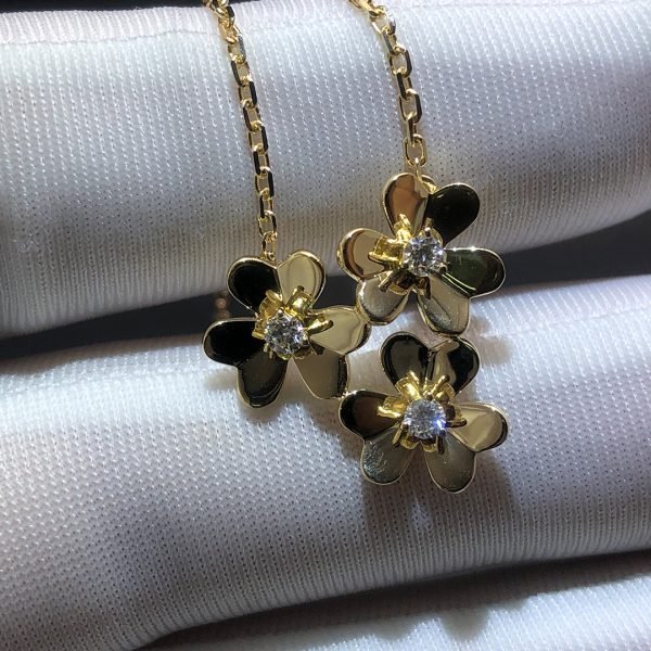 Triple Bloom Gold Pendant Necklace 🌼 - Image 4